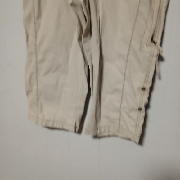 Intro love  the fit brand ladies Stretch Capris. Size 12P - Picture 1 of 9